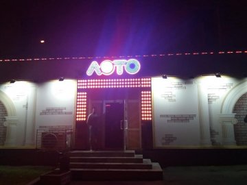 Луцькі муніципали розпочали «трусити» незаконні гральні заклади міста. ФОТО