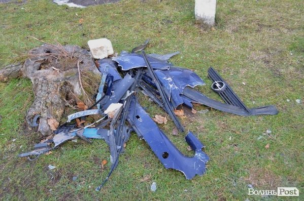 У Луцьку чоловік на авто протаранив огорожу дитсадка і втік. ФОТО