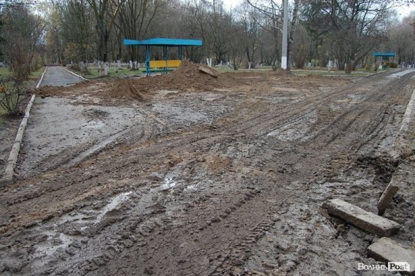 Як Луцьку міську лікарню рятують від підтоплень. ФОТО