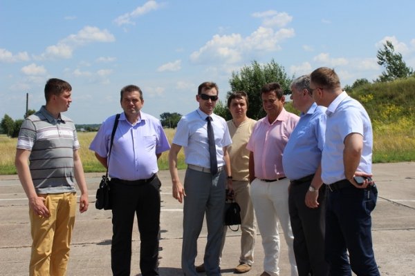 Льотчики на аеродромі під Луцьком тепер мають чим косити траву. ФОТО