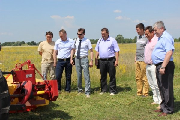 Льотчики на аеродромі під Луцьком тепер мають чим косити траву. ФОТО