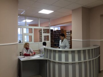 Розкішний хол і реєстратура «без бар’єрів»: на Волині відремонтували поліклініку. ФОТО