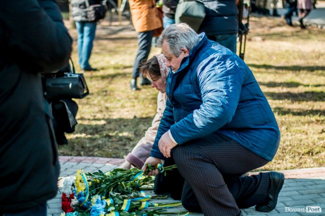 У Луцьку ходою і молитвами вшанували мужність та героїзм добровольців. ФОТО