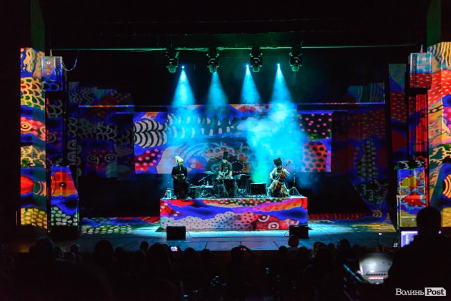 Гурт «ДахаБраха» влаштував видовищне шоу у Луцьку. ФОТОРЕПОРТАЖ 