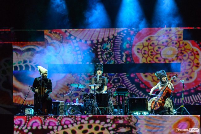 Гурт «ДахаБраха» влаштував видовищне шоу у Луцьку. ФОТОРЕПОРТАЖ 