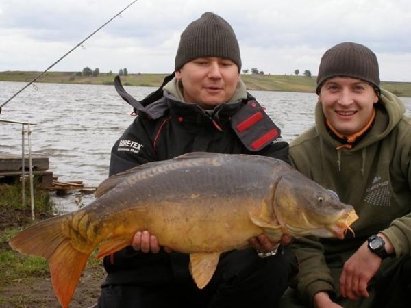 Лучани зловили 13-кілограмового коропа. ФОТО