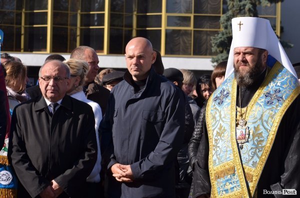 У Луцьку відкрили оновлений фотостенд пам'яті загиблих волинян. ФОТО