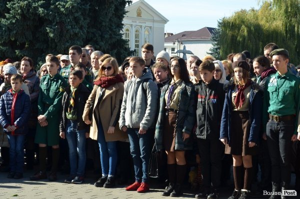 У Луцьку відкрили оновлений фотостенд пам'яті загиблих волинян. ФОТО