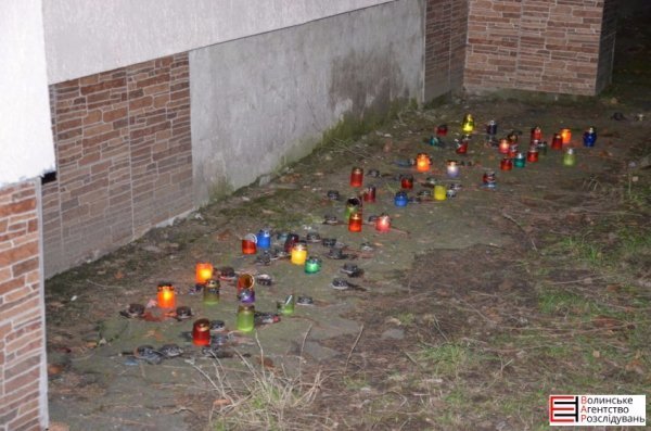 На Волині загиблого бійця зустріли на колінах