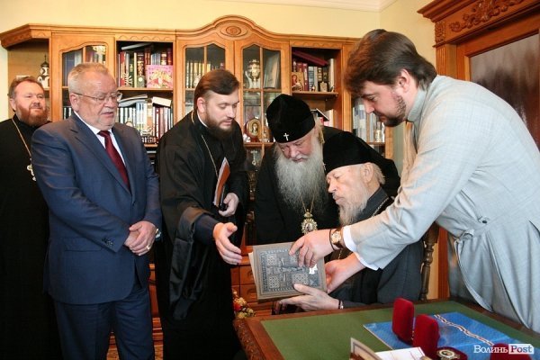 Новини з минулого. Орден для губернатора та патріотичне шоу