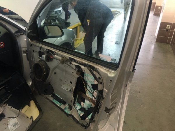 Через «Ягодин» везли контрабандні цигарки. ФОТО. ВІДЕО. ОНОВЛЕНО