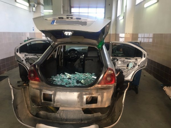 Через «Ягодин» везли контрабандні цигарки. ФОТО. ВІДЕО. ОНОВЛЕНО