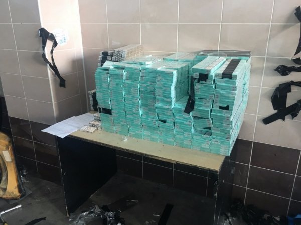 Через «Ягодин» везли контрабандні цигарки. ФОТО. ВІДЕО. ОНОВЛЕНО