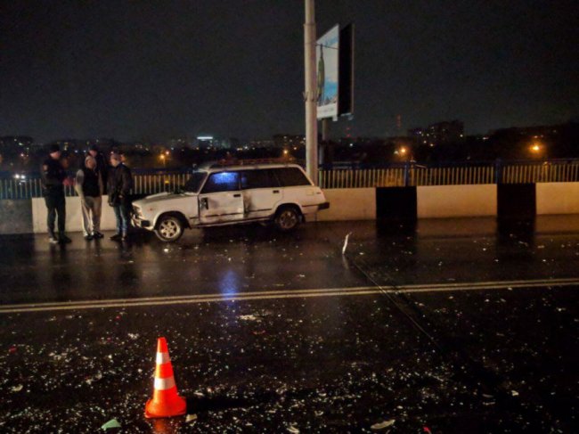 Через ожеледицю у Луцьку – масштабна аварія на мосту. ФОТО