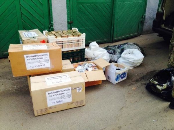 Волинські волонтери передали бійцям машину, їжу та одяг. ФОТО. ВІДЕО