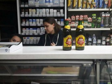 Луцькі магазини зловили на продажі «незаконного» пива