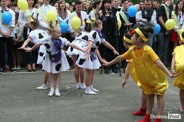 Останній дзвінок у луцькій школі №1. ФОТО