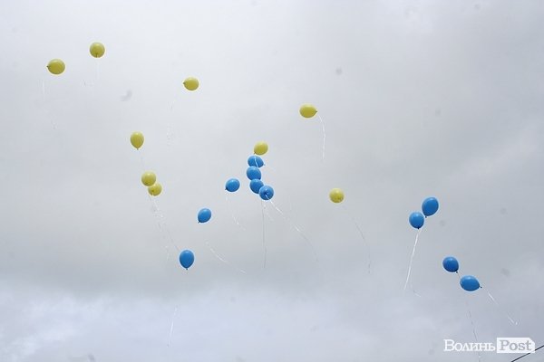 Останній дзвінок у луцькій школі №1. ФОТО