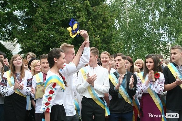 Останній дзвінок у луцькій школі №1. ФОТО