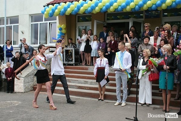 Останній дзвінок у луцькій школі №1. ФОТО