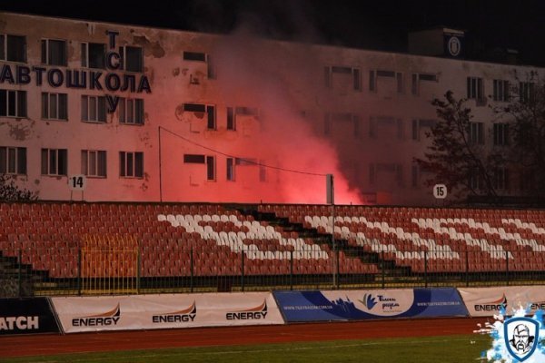 Як фанати вболівали за межами стадіону в Луцьку