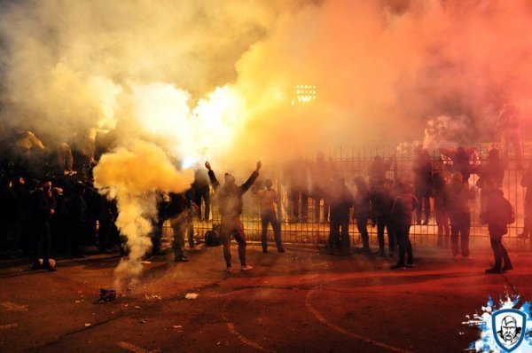 Як фанати вболівали за межами стадіону в Луцьку