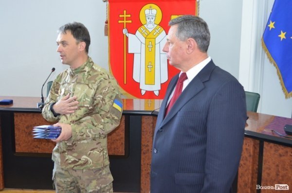 У Луцькій міській раді нагородили айдарівців. ФОТО