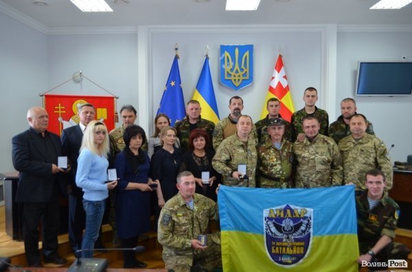 У Луцькій міській раді нагородили айдарівців. ФОТО