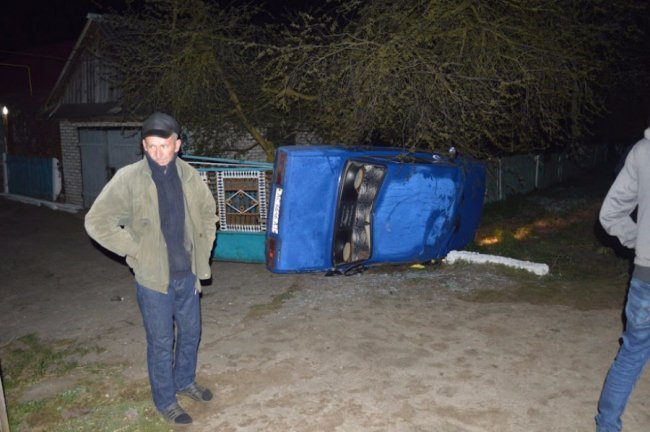 На Волині через п’яного водія авто злетіло з дороги й перекинулося