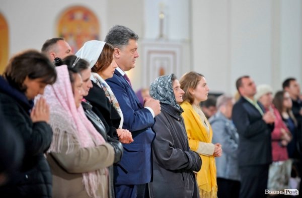 Петро Порошенко на Пасху відвідав храми основних конфесій і привітав віруючих із святом. ФОТО*