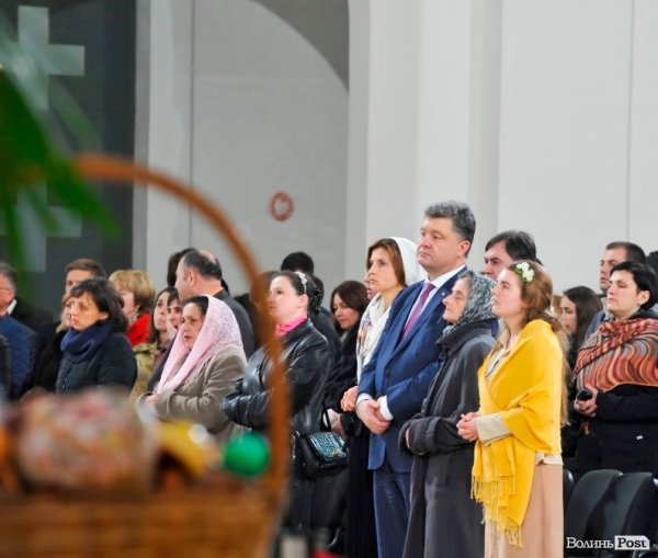 Петро Порошенко на Пасху відвідав храми основних конфесій і привітав віруючих із святом. ФОТО*