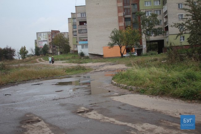 У Нововолинську роками затоплює підвал багатоповерхівки. ФОТО 