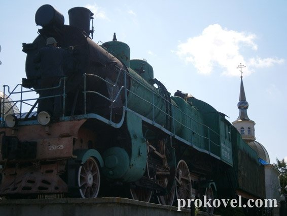 У Ковелі ремонтують памʼятник паровозу. ФОТО