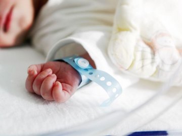 У Рівному 12-річна дівчина народила дитину