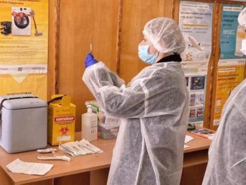 На Волині почали вакцинувати проти коронавірусу у відділеннях «Укрпошти»