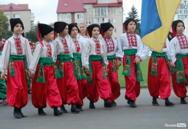 «Поліське літо з фольклором» завершили парадом, концертом і феєрверком. ФОТО