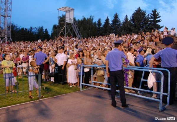 «Поліське літо з фольклором» завершили парадом, концертом і феєрверком. ФОТО