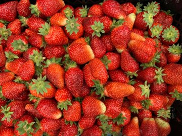 Скільки коштує полуниця на луцькому ринку 