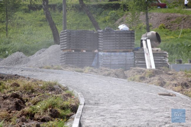 Дитячий майданчик та відеонагляд: у Володимирі облаштовують рекреаційну зону біля річки