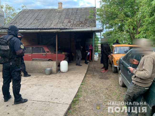 Поселила в хліві з тваринами: судитимуть волинянку, яка взяла в трудове рабство трьох чоловіків. ФОТО