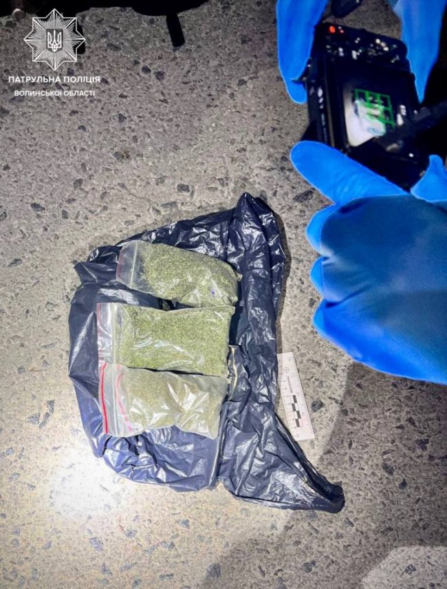 На Волині затримали п'яного скутериста, який віз наркотики