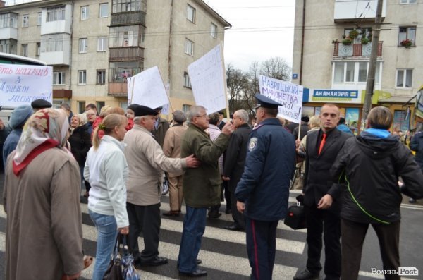 Бунт у Луцьку: як перекривали дорогу. ФОТО. ВІДЕО