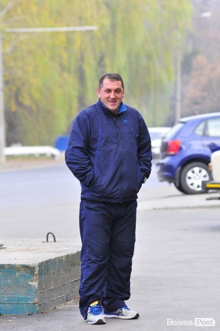 Люди на зупинках. БУДНІ МІСТА