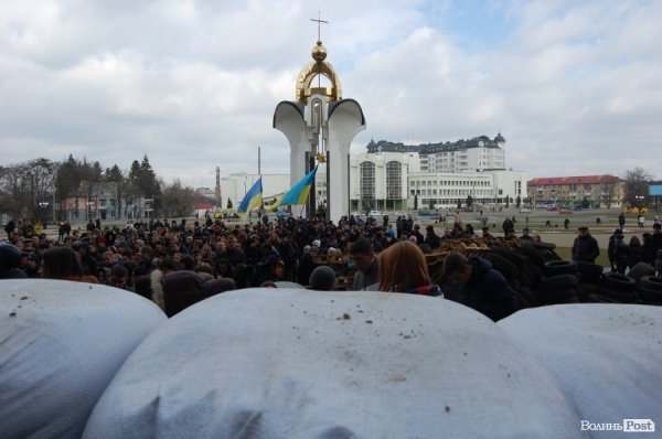 Під Волиньрадою – мітинг. ФОТО