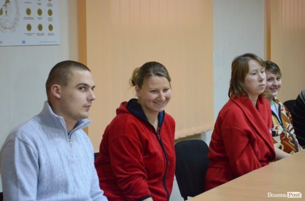 У Луцьку батькам діток, які народилися в 2016 році, вручили свідоцтва. ФОТО