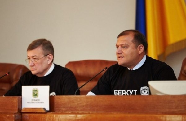 Харківські депутати прийшли на сесію у футболках «Беркут»