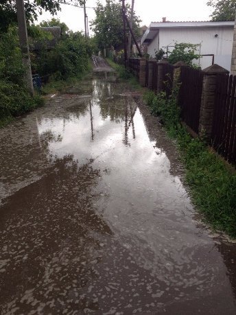 У Володимирі-Волинському борються з наслідками сильної зливи. ФОТО