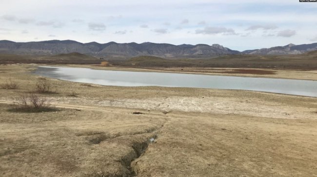 В окупованому Криму на межі зникнення опинилося велике прісноводне озеро