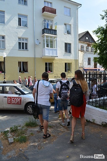 Волинські красуні заспівали для поранених військових, а їх «виперли». ФОТО. ВІДЕО