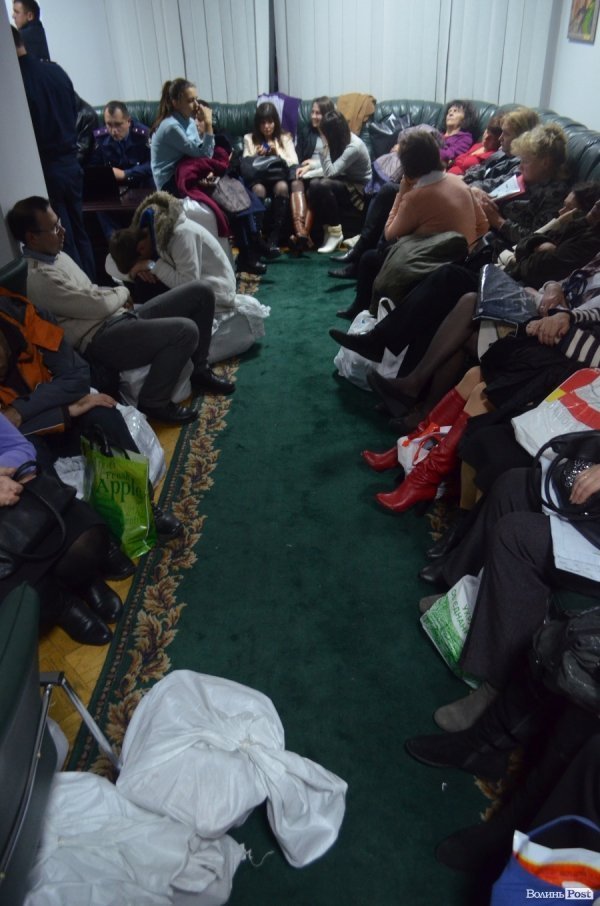 У Луцькій ТВК сплять на мішках з бюлетенями. ФОТО